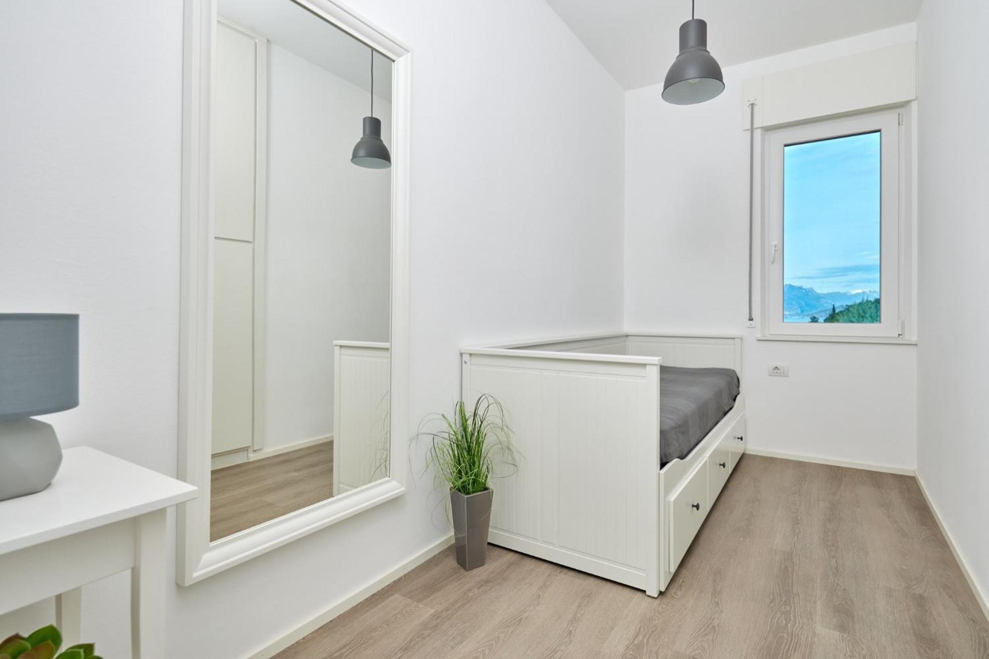 Lake View Luca Apartment Малчезине Екстериор снимка